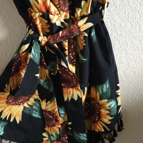 Sunflower romper - Picture 2 of 8